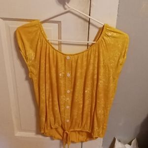A off the shoulders yellow top